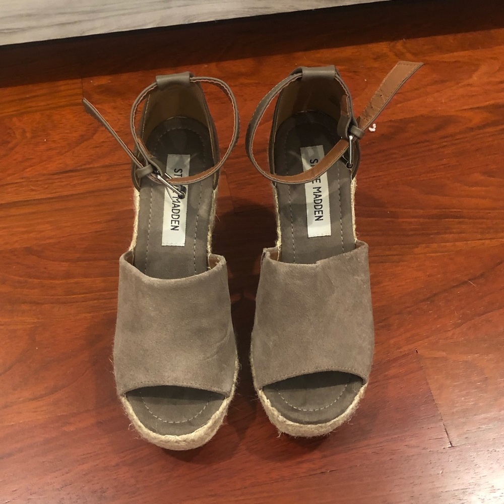 Steve Madden gray wedges